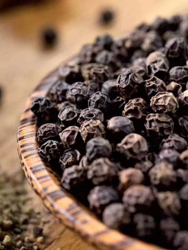 घर में उगानी है काली मिर्च उगाने, तो लीजिए ये tips