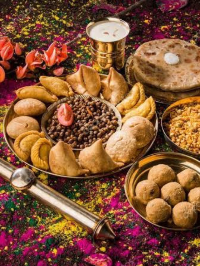 ठंडाई और गुजिया के साथ होली पर जरूर बनाए ये पारंपरिक डिशेज