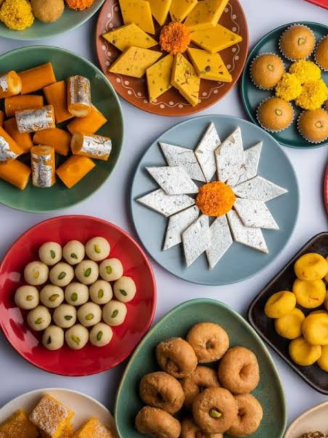 भारत में मिलने वाली ये 5 यूनिक मिठाइयां, खाना ना भूलें